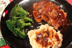 pork roast with mashed potatoes and broccoli