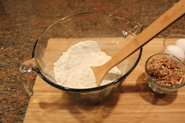 Mix flour, baking soda and salt
